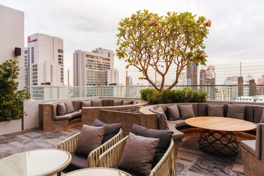 Sky on 20 Rooftop Bar<br><span class="port-text-by">at Novotel Bangkok Sukhumvit 20</span>