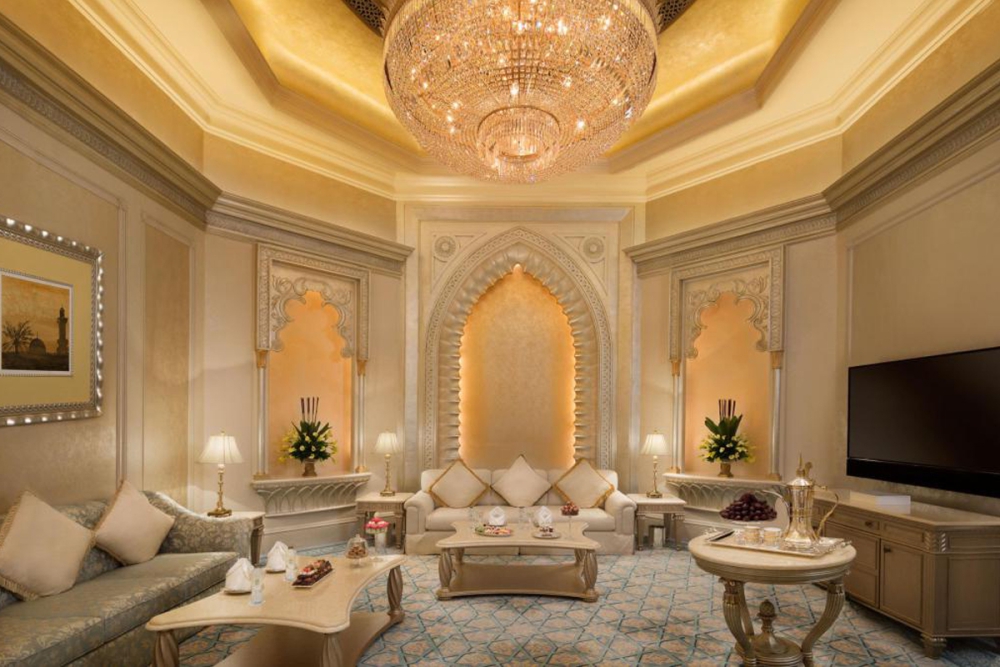 Emirates Palace<br><span class="port-text-by">Abu Dhabi, United Arab Emirates</span>