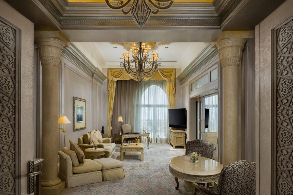 Emirates Palace<br><span class="port-text-by">Abu Dhabi, United Arab Emirates</span>