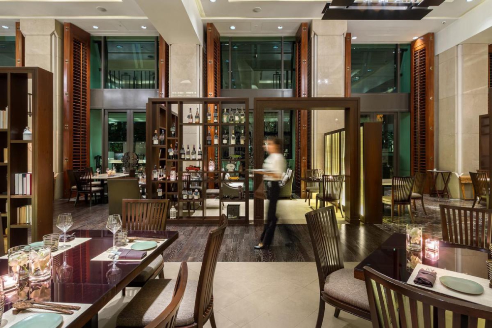 NICHE Restaurant<br><span class="port-text-by">at Siam Kempinski Hotel Bangkok</span>